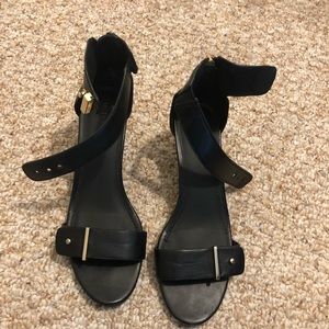 Cute heeled sandals! Black with gold details